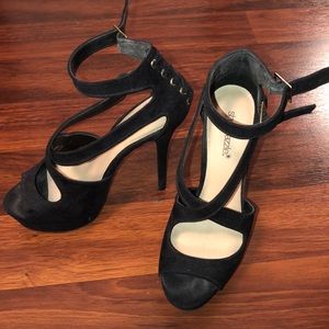 Black Platform ShoeDazzle Heels